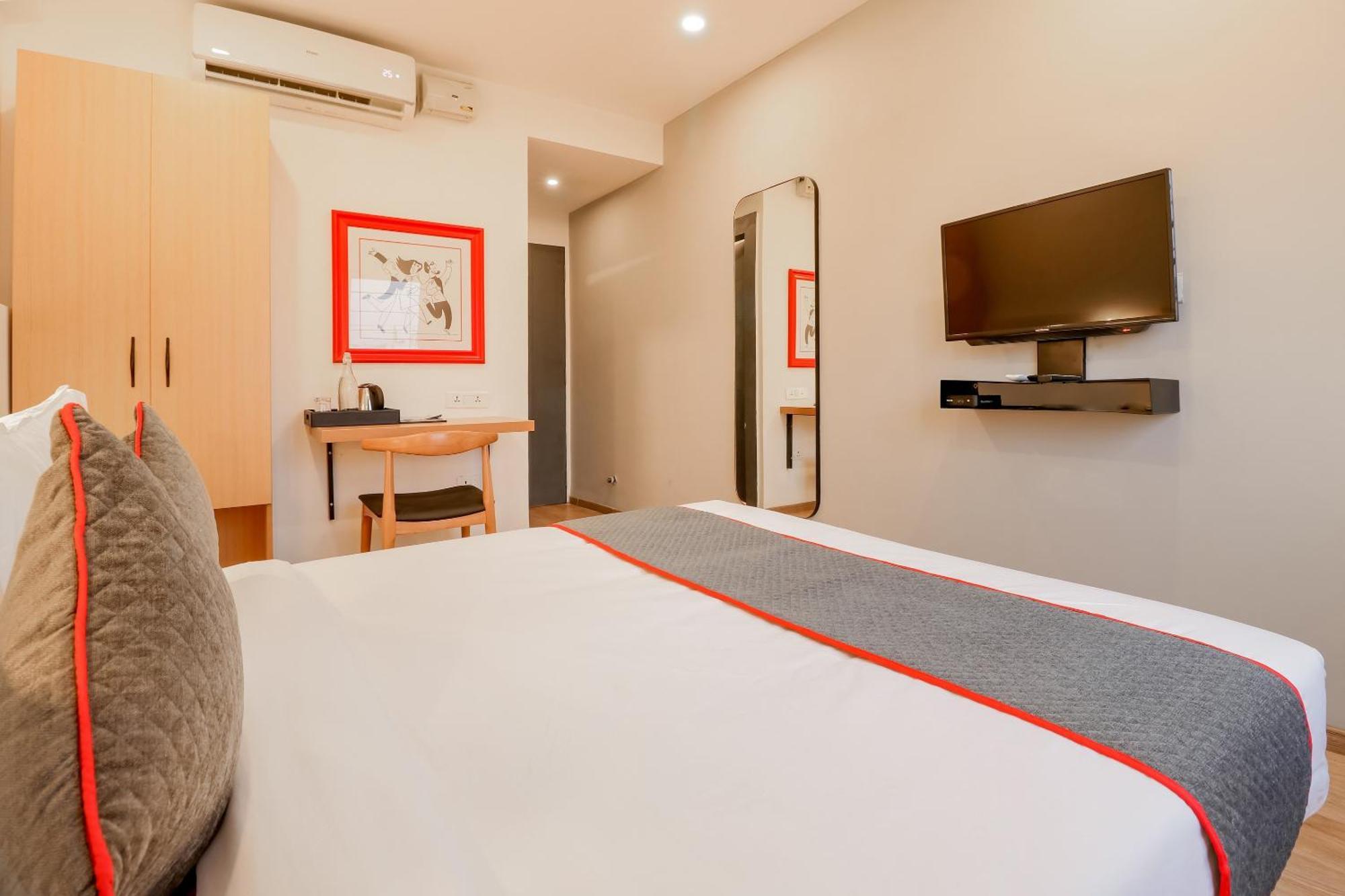 Super Townhouse The Landmark Indore Luaran gambar