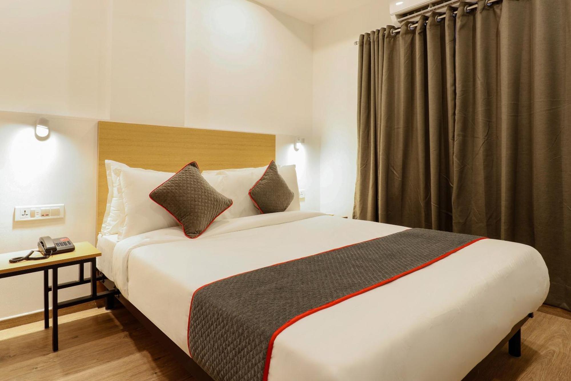 Super Townhouse The Landmark Indore Luaran gambar