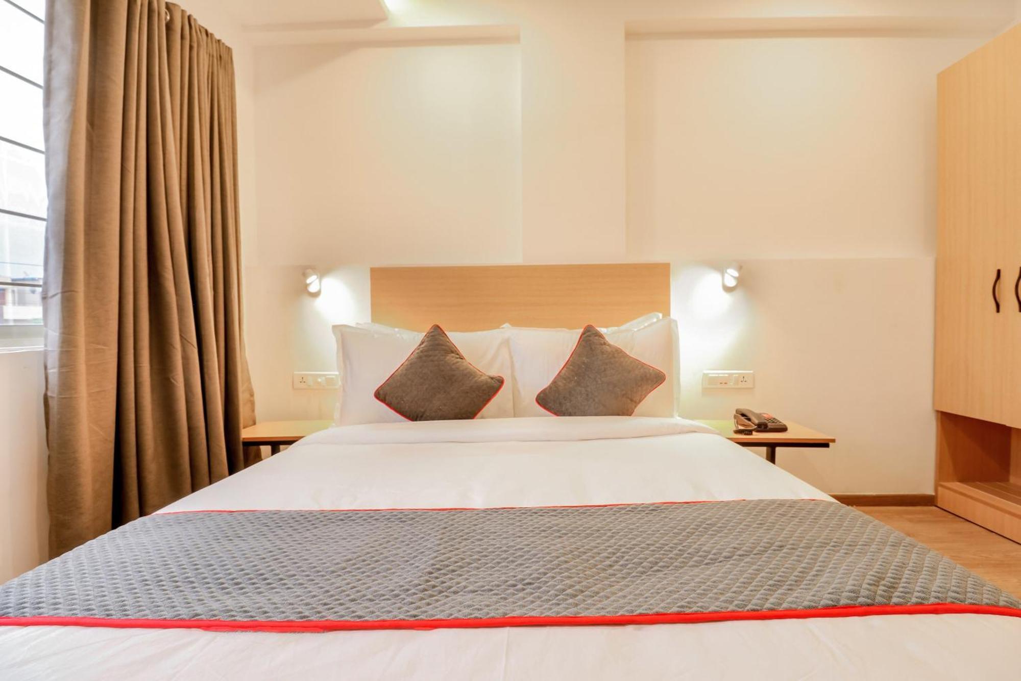 Super Townhouse The Landmark Indore Luaran gambar